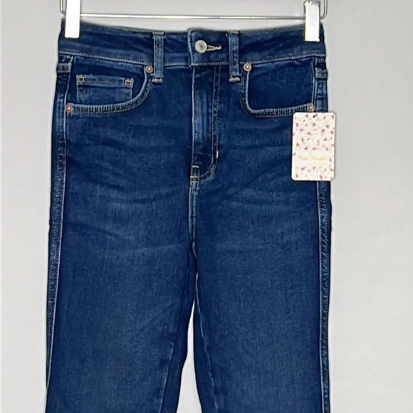 Free People/We The Free Raw Hem High Rise Skinny Jegging in Deep Indigo - Sz 26 - Picture 3 of 8